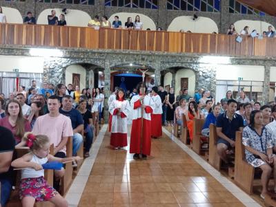 FiÃ©is lotaram o SantuÃ¡rio de Laranjeiras do Sul na abertura das Novenas de Nossa Senhora Aparecida